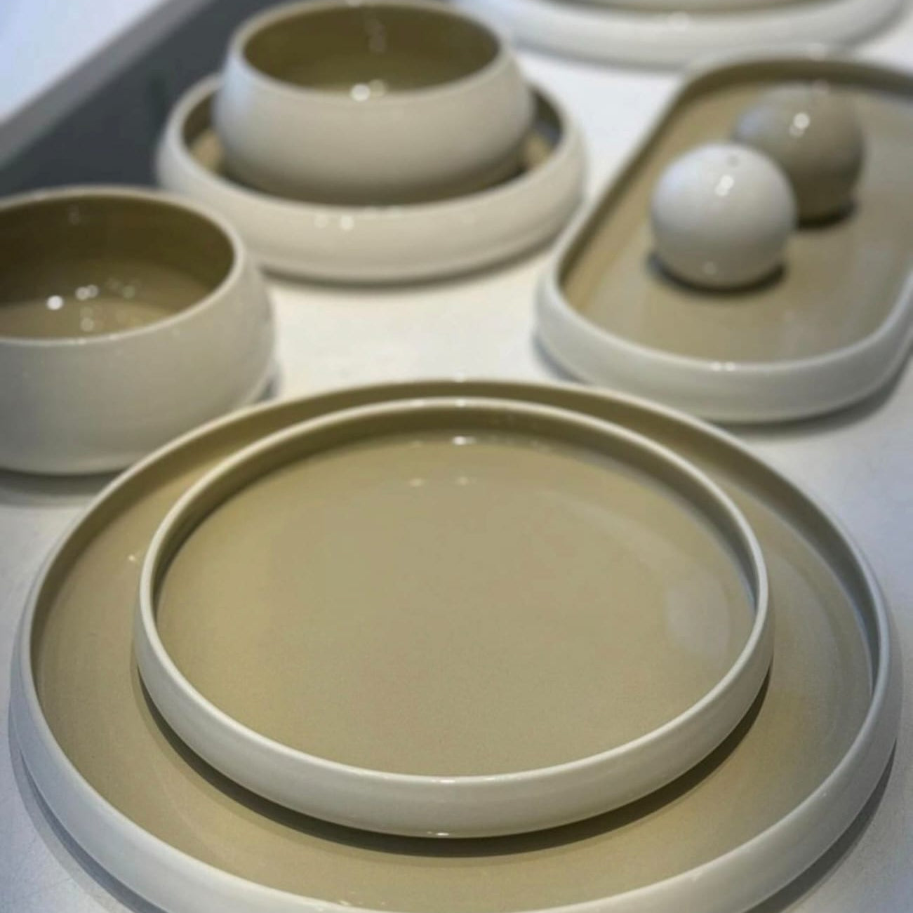 25pcs premium ceramic dinner set with plates, bowls, and platter, elegant microwave safe tableware set.