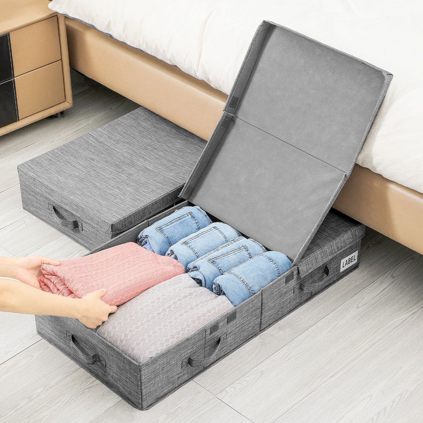 Large capacity steady closet organizer with vertical storage design