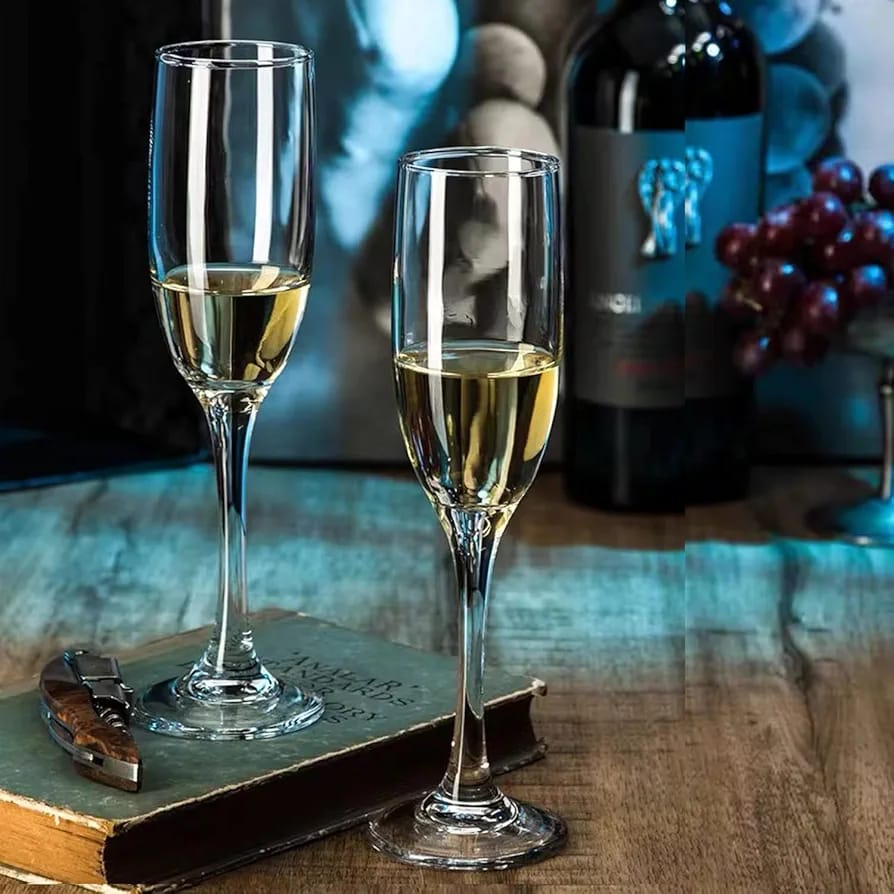 Heavy duty clear pilsner glass 18cm tall, large beer glass for serving cold drinks.