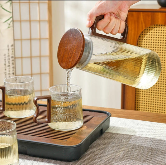 Borosilicate glass jug set with six matching cups