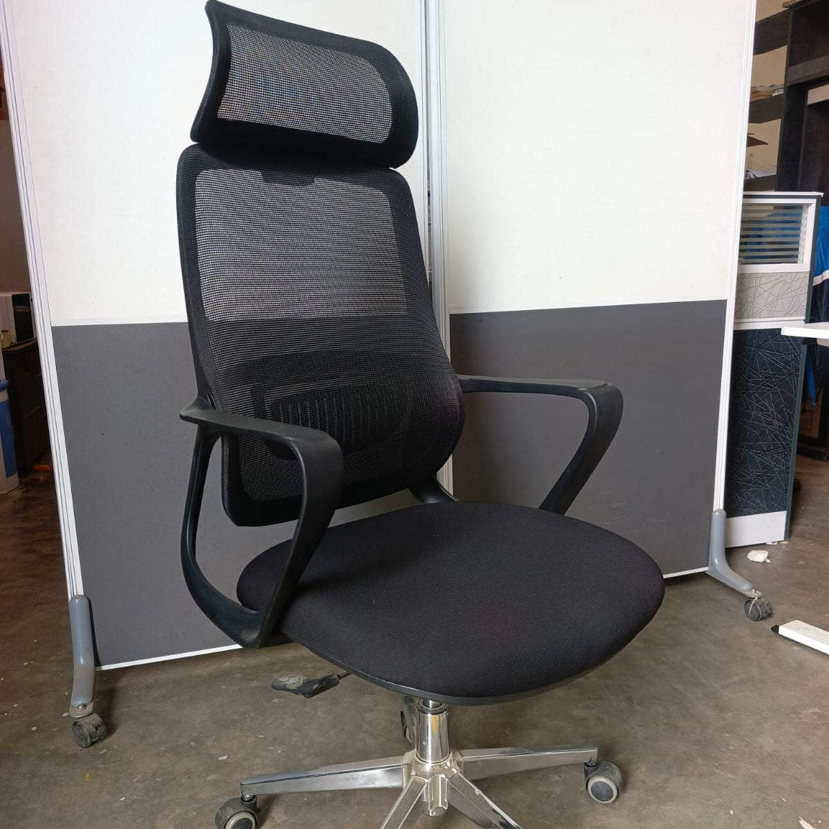 High Back Mesh Office Chair with Lumbar Support and Adjustable Tilt