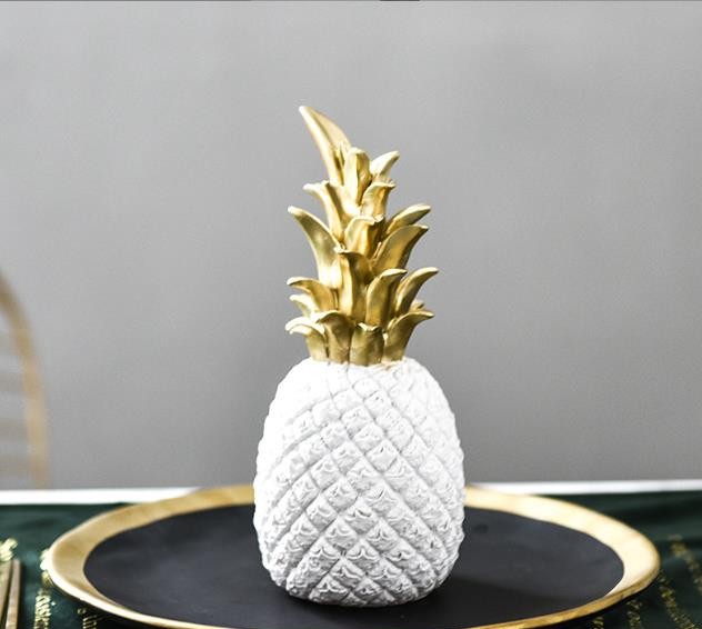 Small 7.5cm pineapple home décor in black or white