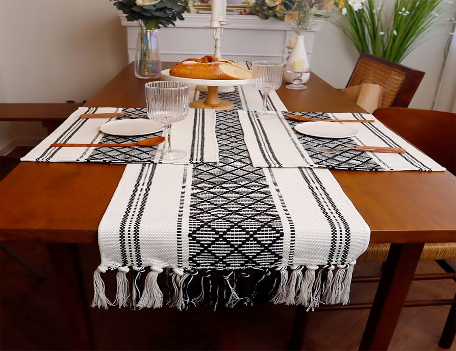 Table Runner with Mats