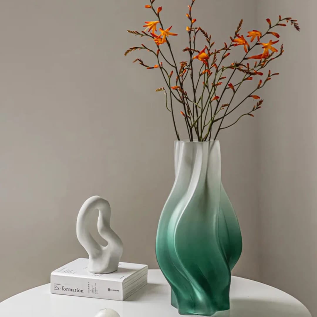 Clear Nordic-style glass flower vase, 32 × 9 × 16.5 cm.