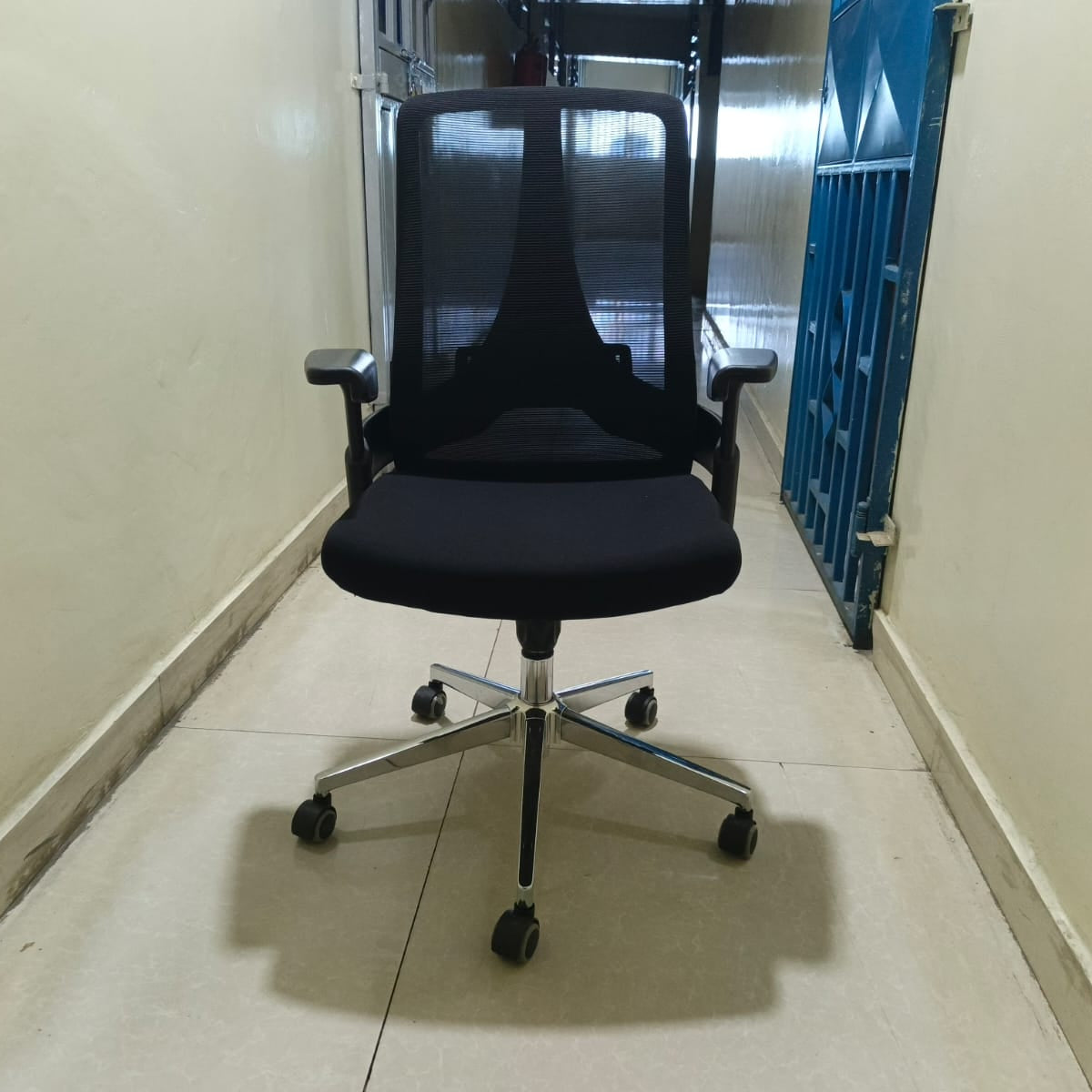 Ergonomic Mesh Office Chair with Lumbar Support and Swivel Base