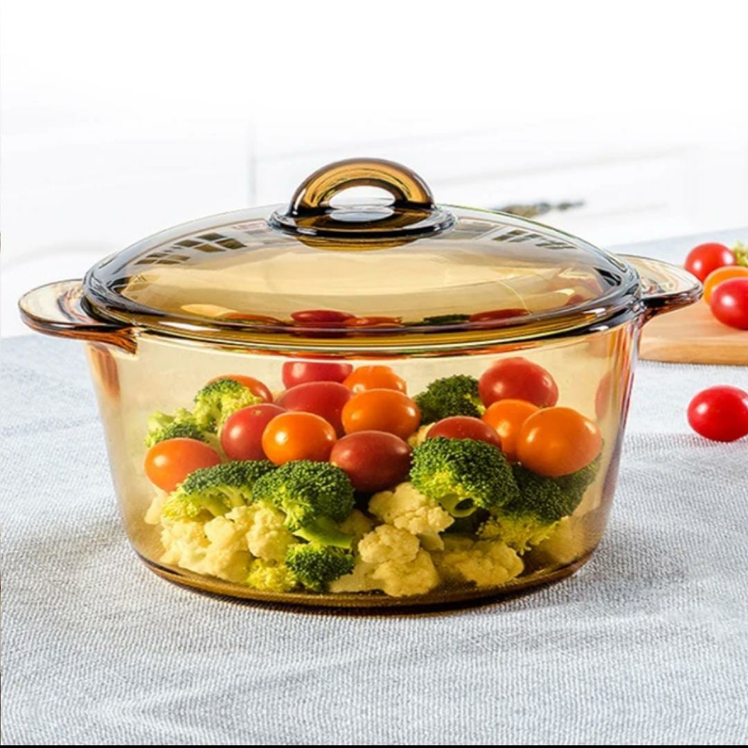 2.5 L borosilicate glass serving pot with gold accents, microwave-friendly, elegant dining accessory.