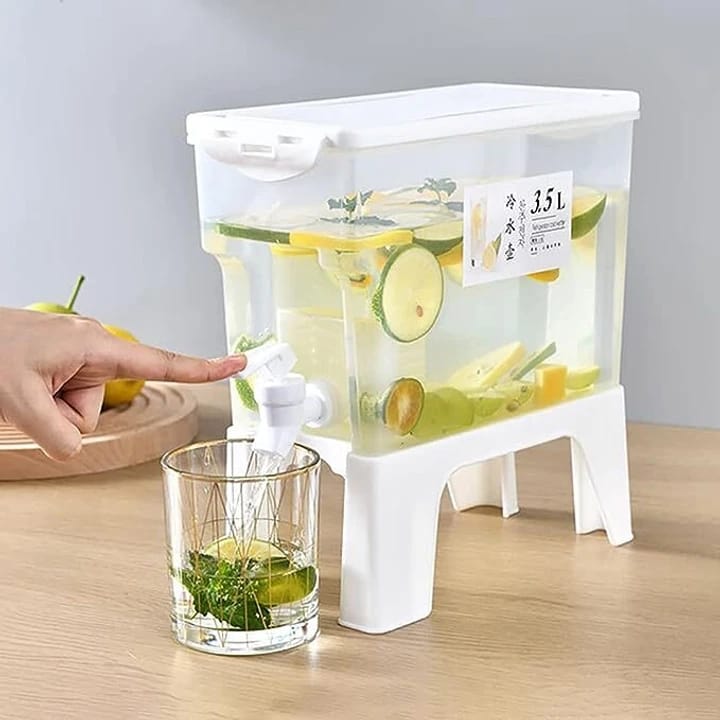 Plastic Orange Juicer with 3.5L Capacity