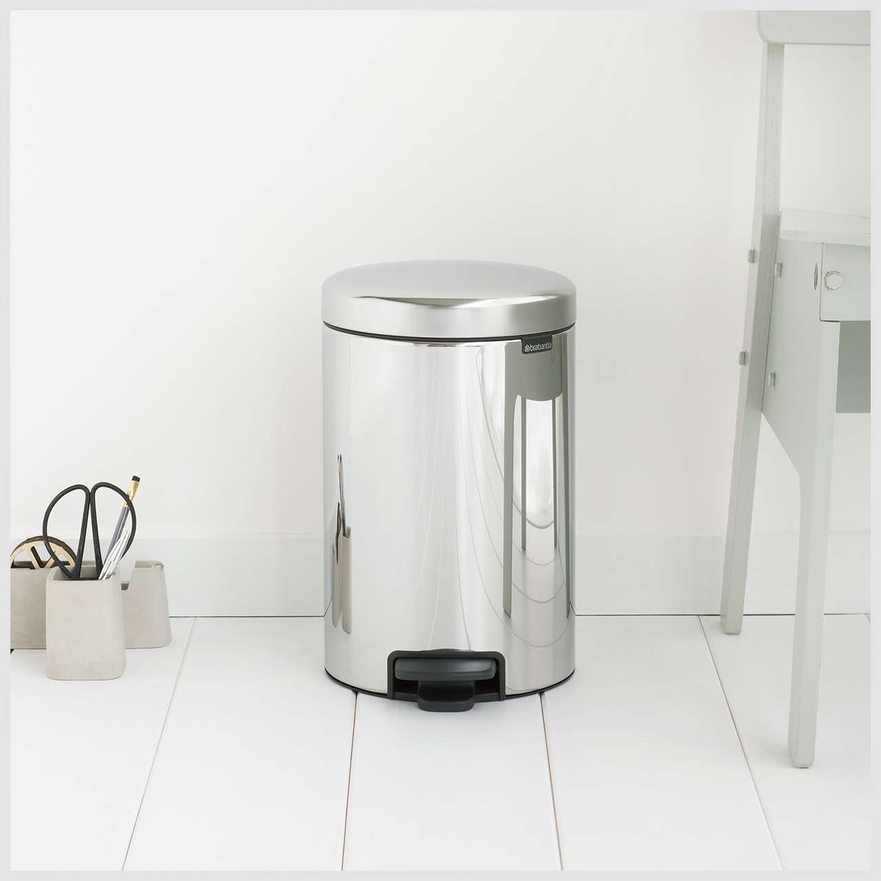 NewIcon Pedal Waste Bin – Brilliant Steel