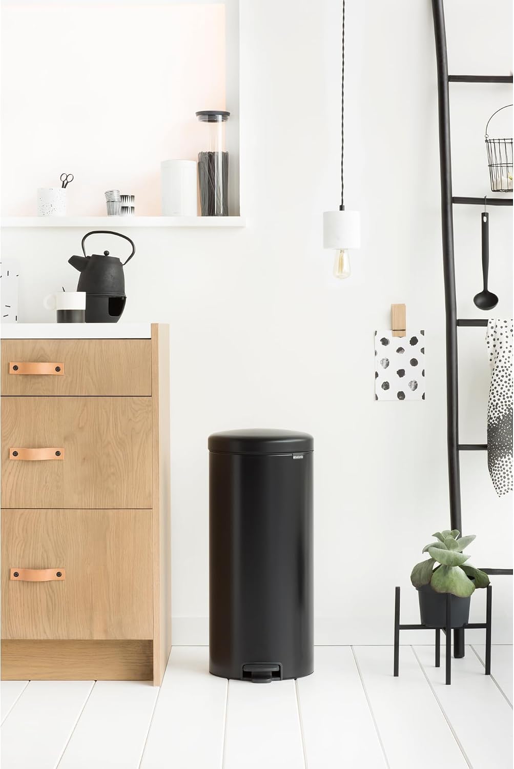 NewIcon Pedal Waste Bin –Matt black