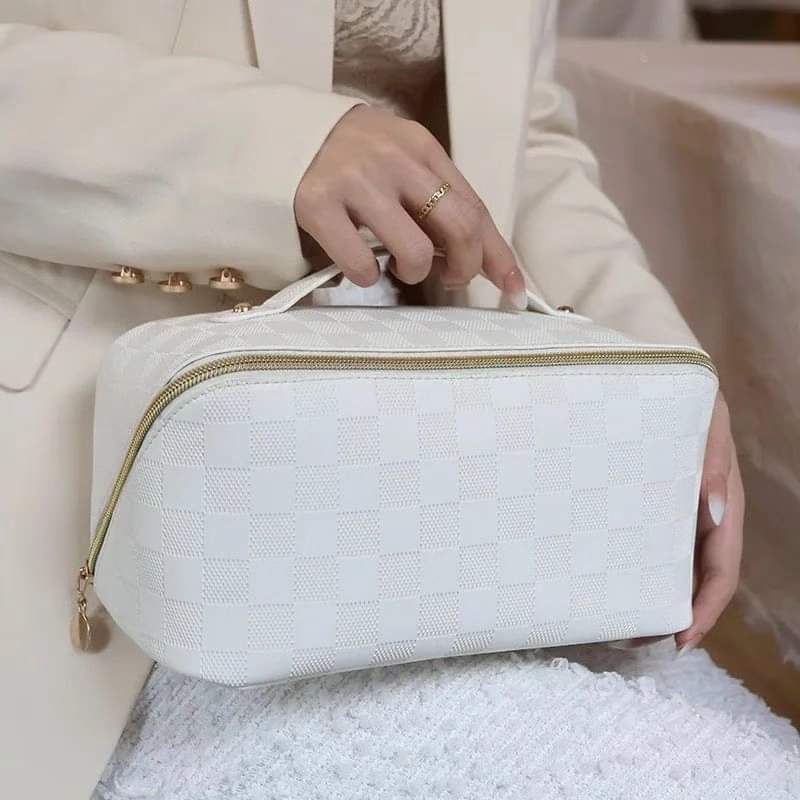 Cosmetics storage bag