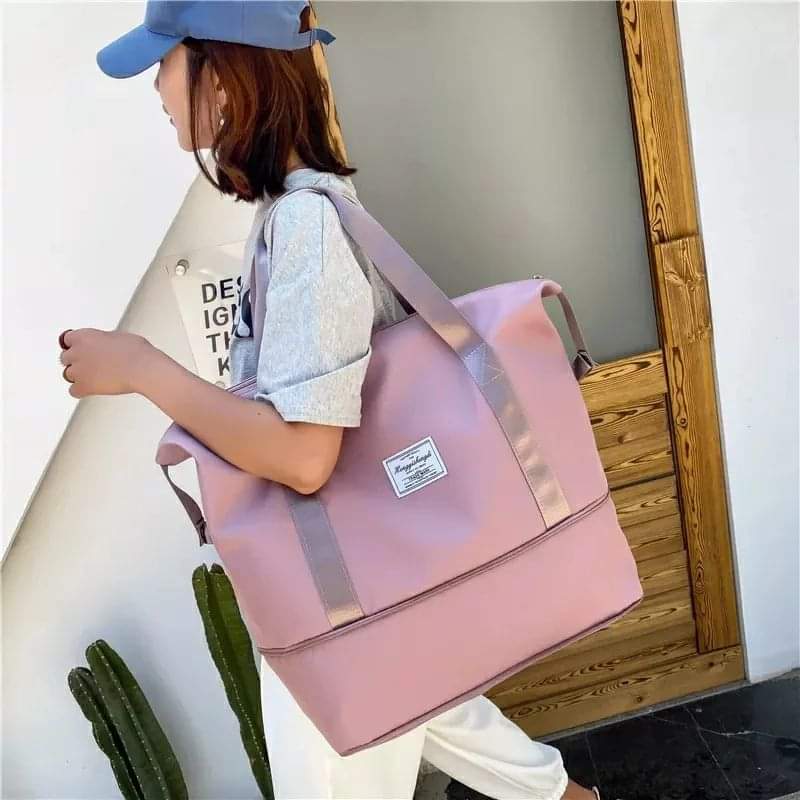 Large capacity travelling bag for travel and storage