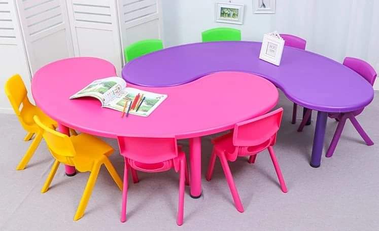 bean-shaped kindergarten tables and chairs