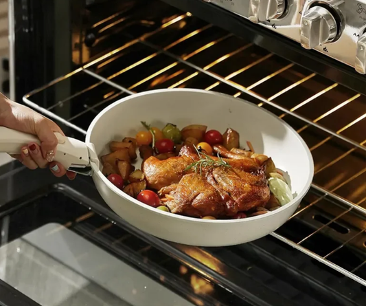 Detachable handle cookware set with sauce pan, casseroles, and fry pans
