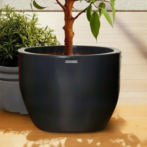 Round Planter with Smooth Finish