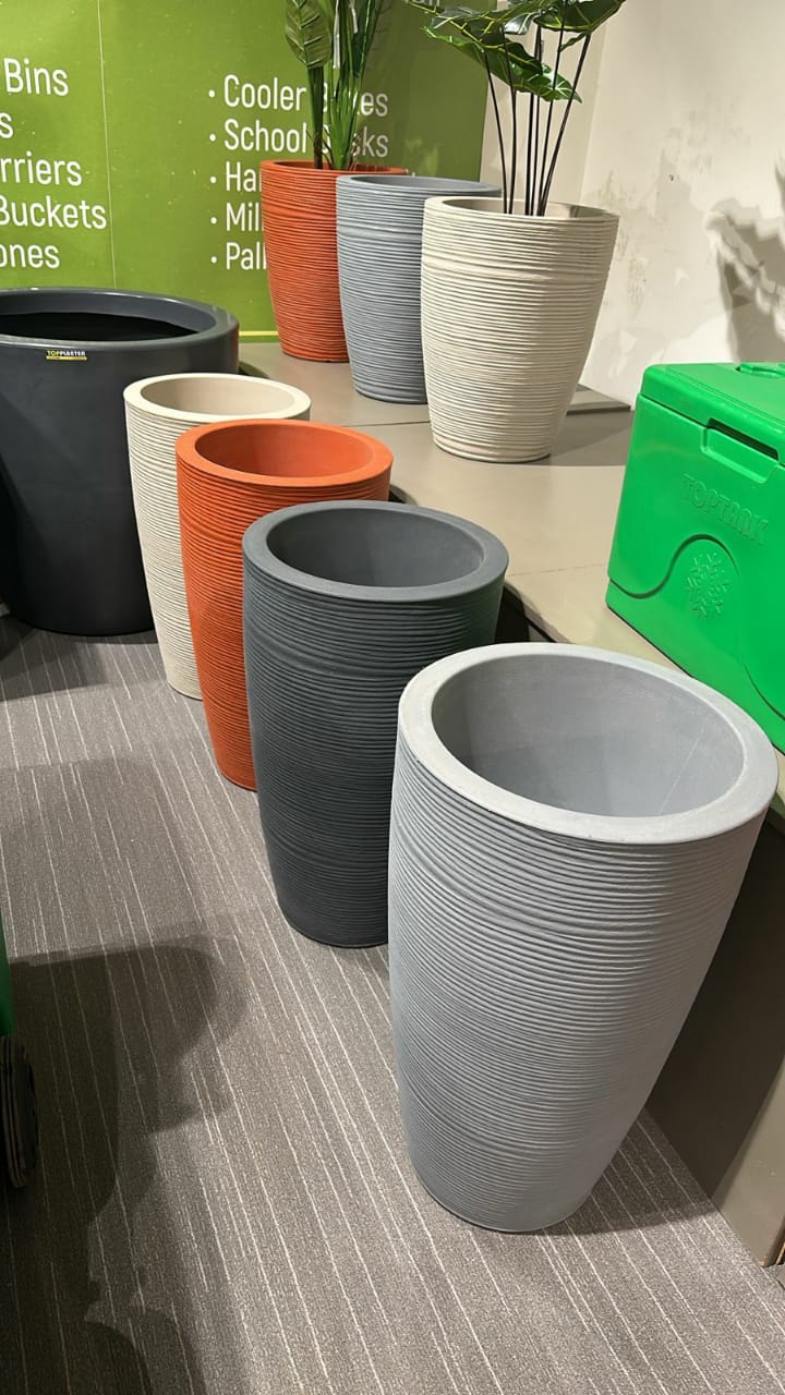 Round textured hard-plastic planter