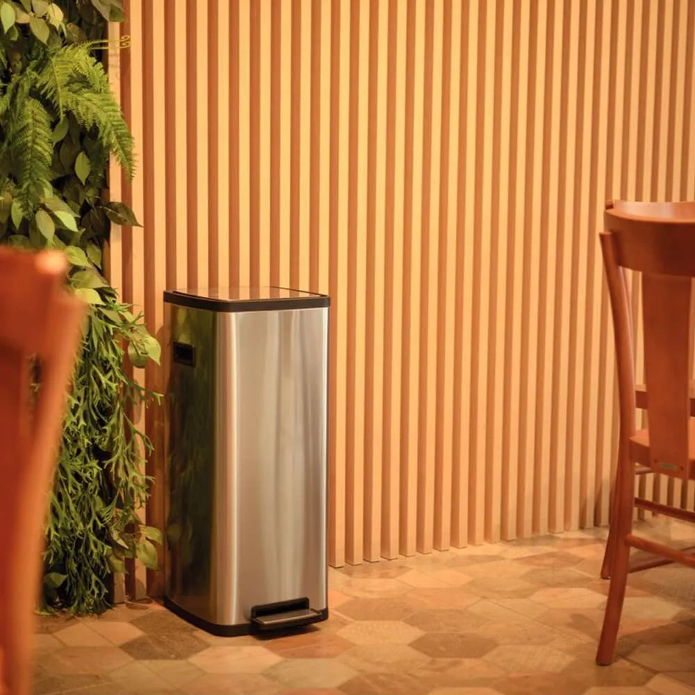 Dawood Lifestyle & Gadgets kes stainless steel Octos 20 litre step bin with foot pedal and removable inner bucket in Scotch Brite finish.