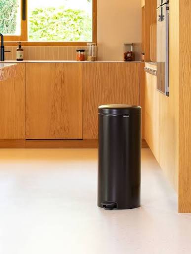 NewIcon Pedal Waste Bin –Matt black