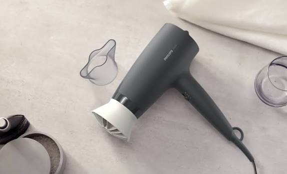 Dawood Lifestyle & Gadgets ke Philips 3000 Series hair dryer with ThermoProtect attachment 1600W motor 3 heat and speed settings cool air function and slim styling nozzle for everyday hair drying and styling