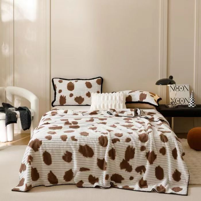 Flower themed fleece blanket size 6×6 in floral design.