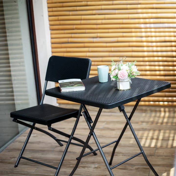 Foldable square table made of durable moulded plastic, 61cm wide and 74cm high