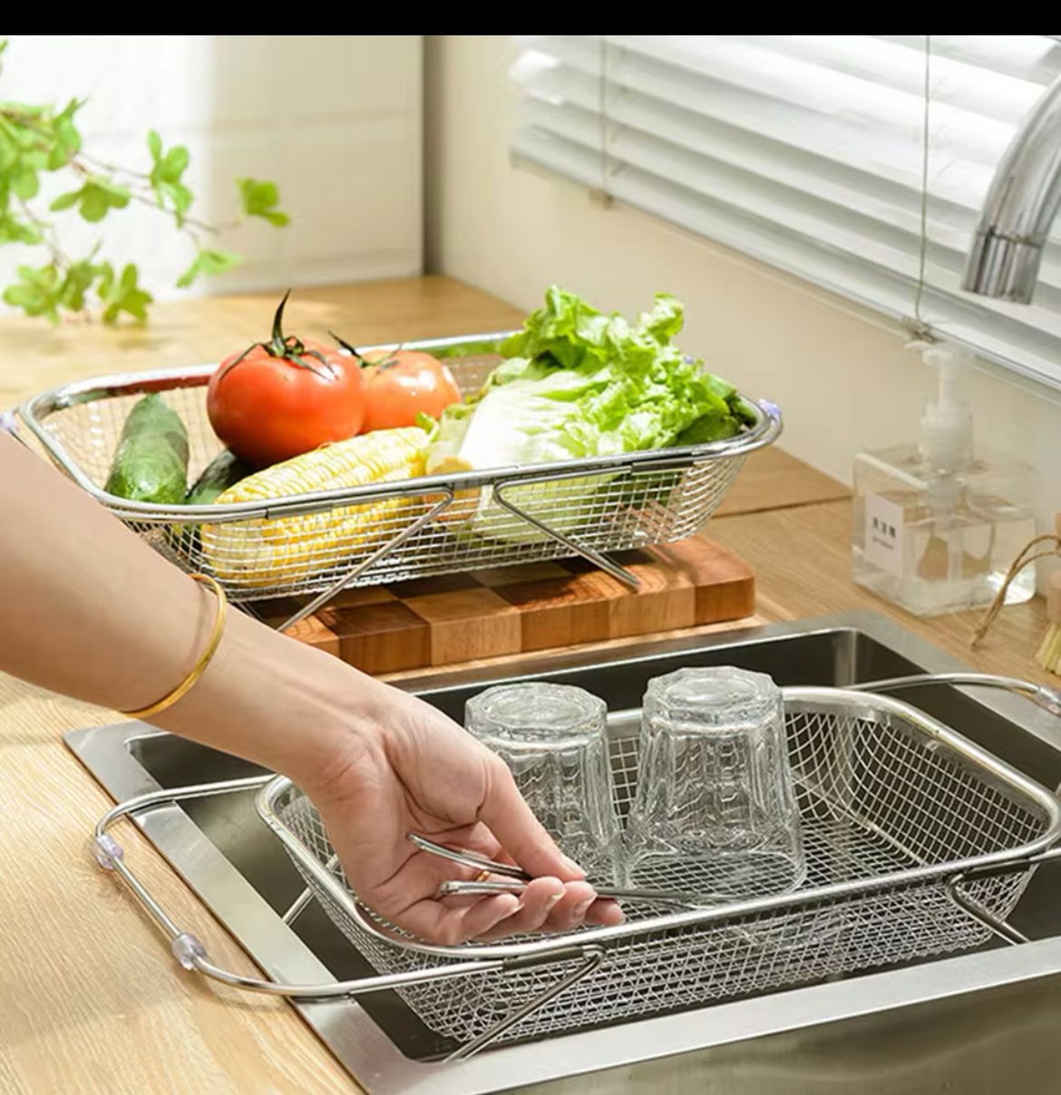 Expandable Over-The-Sink Colander