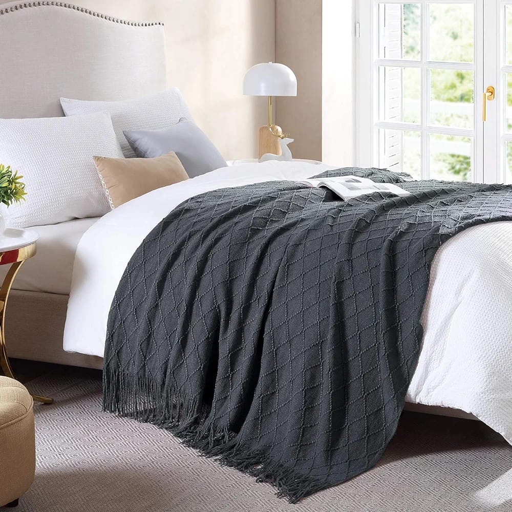 Knitted Tassel Throw Blanket 133 × 153cm