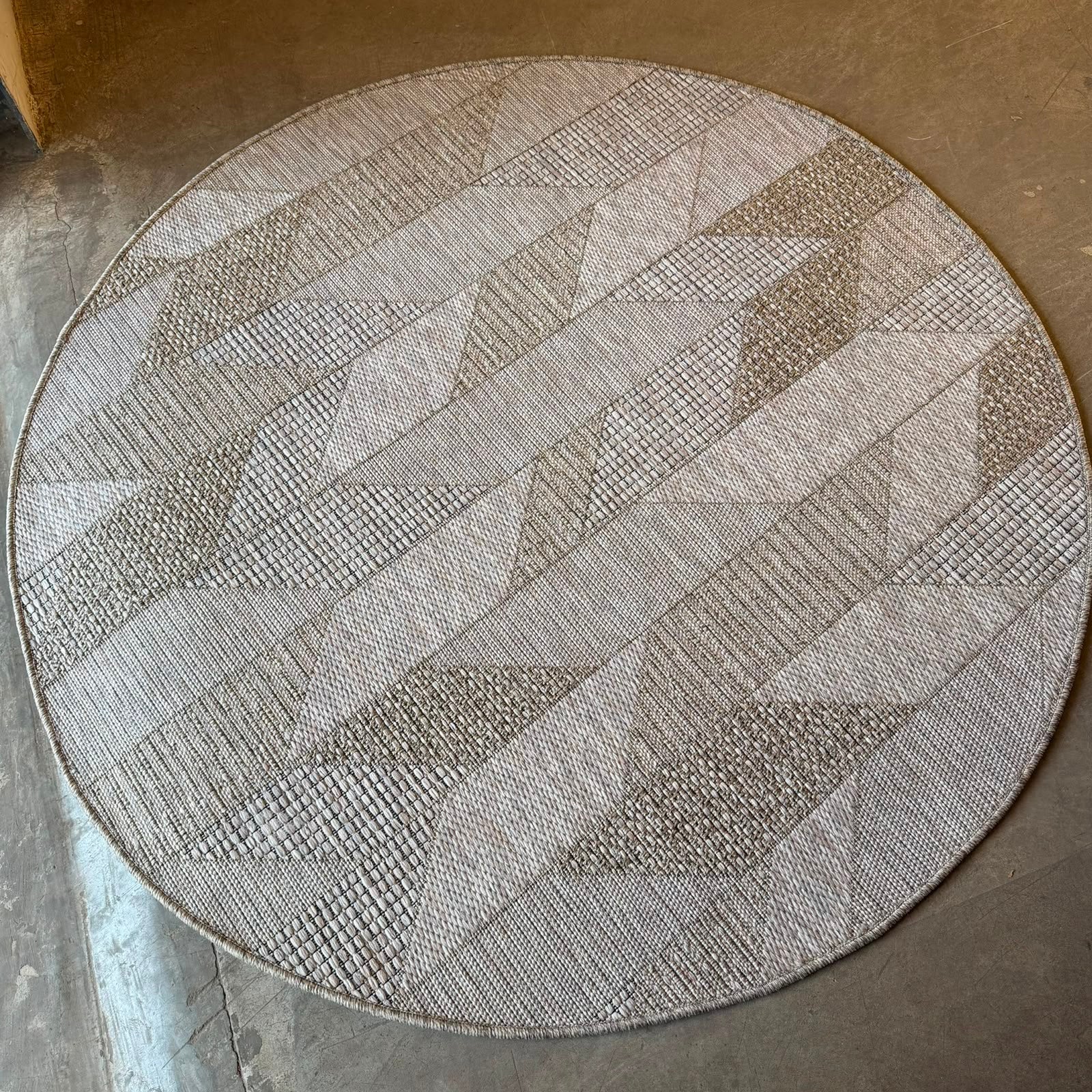 
Oriental Weavers Oria round abstract geometric flat weave rug in beige and taupe polypropylene for indoor living spaces.