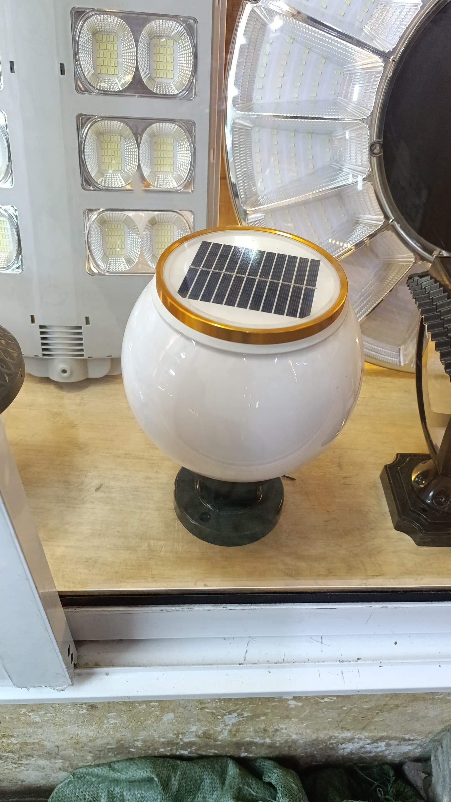 Solar Ball Fitting Gate Light