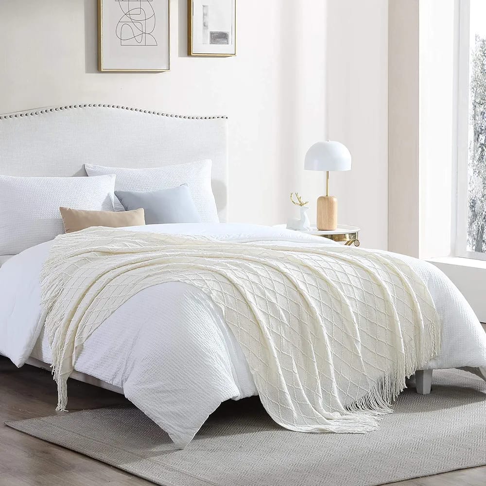 Knitted Throw Blanket With Tassel
