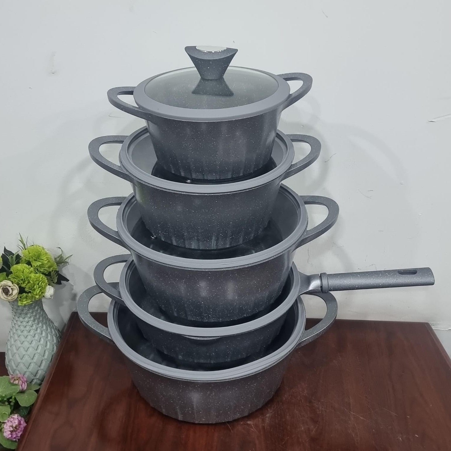 10 piece Lucky Rain LRY 10 granite cook and serve cookware set with capacities from 2.2 L to 8.5 L.