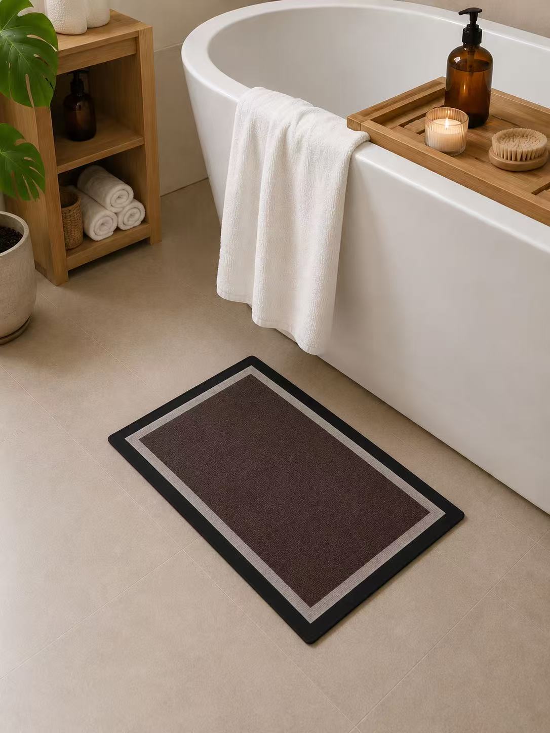 Absorbent bathroom door mat with anti-slip rubber backing, size 40 × 60 cm for home use