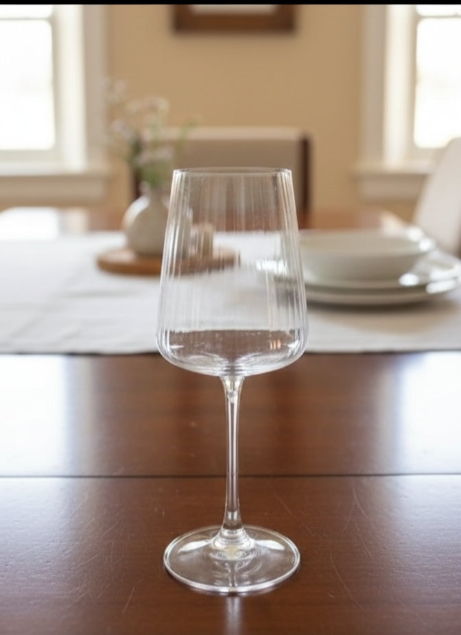 Elegant ribbed wine goblets with vertical stripes, long stem, set of 4, 530ml.