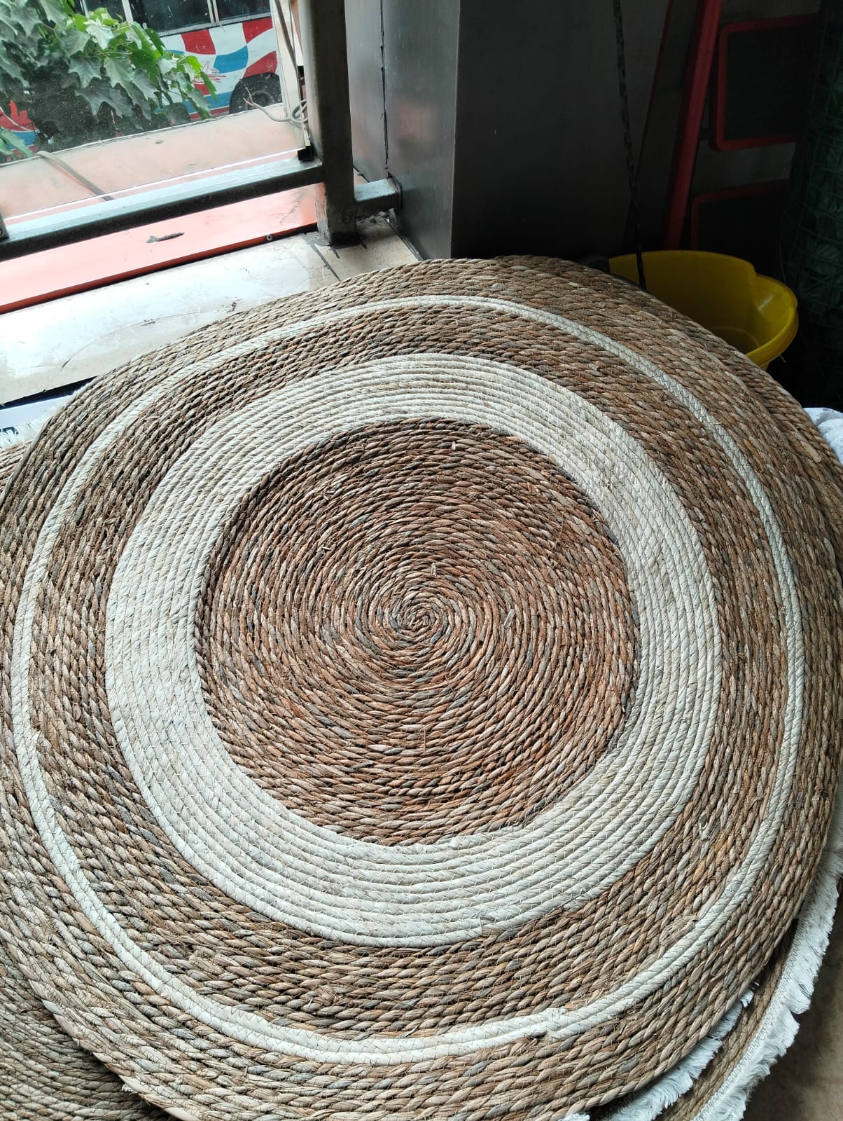 Hand Braided Handmade Round Natural Jute Rug