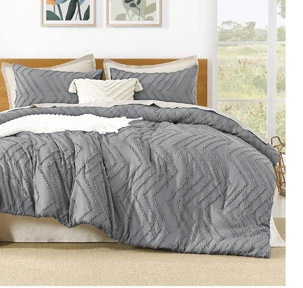 Tufted warm duvet set 6x7 with pillowcases and bedsheet