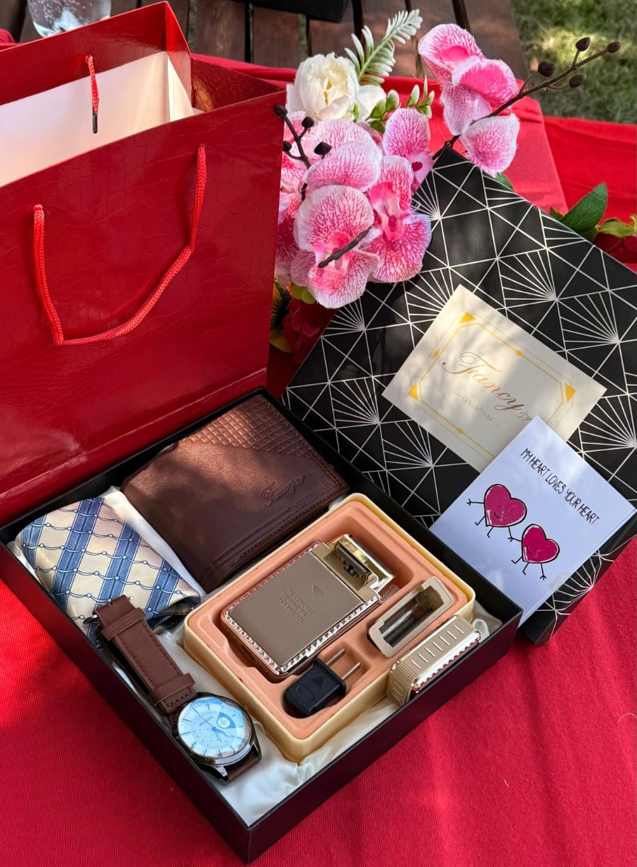 Men's Grooming & Accessories Gift Set