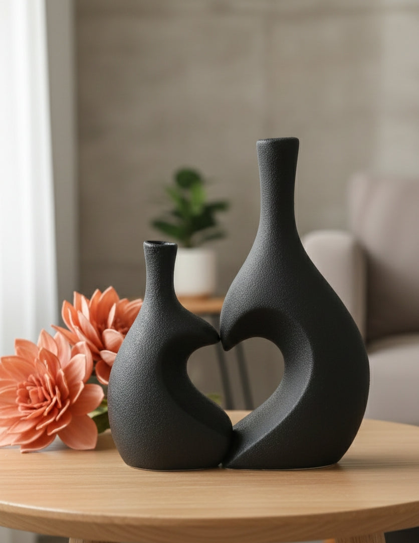 Black heart-shaped 2-in-1 decorative flower vase.