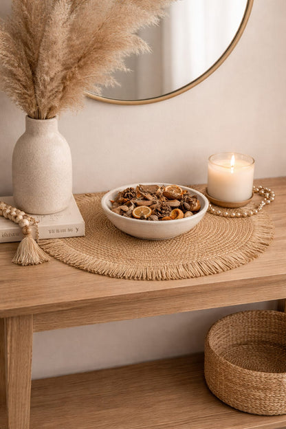 Round jute table mats set with woven natural texture
Size
38cm diameter