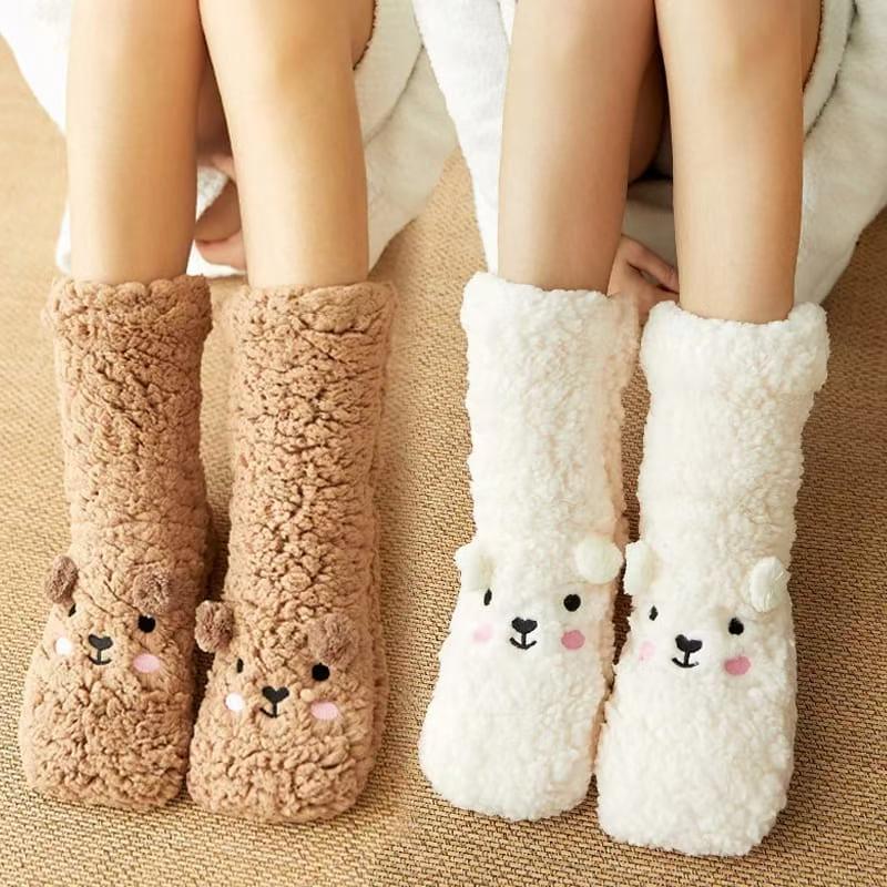 Pair of non-electric foot warmer socks for bed, dormitory, or office use