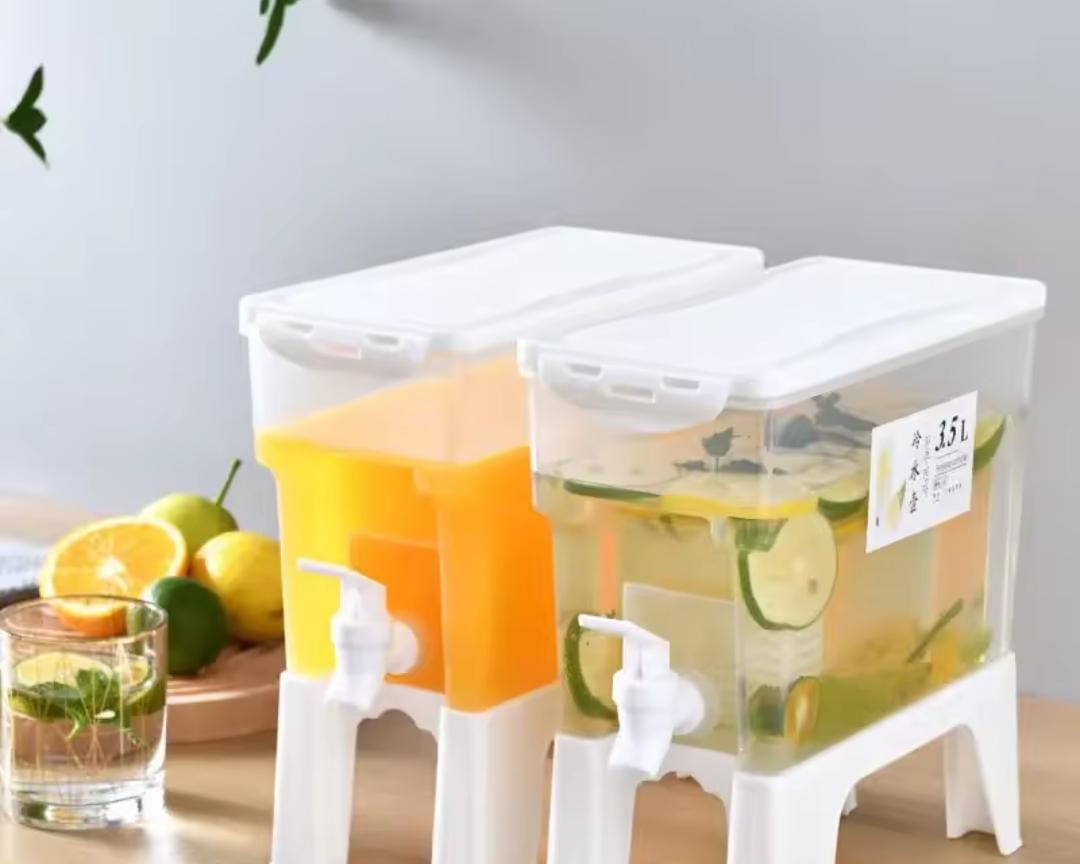 3-litres Plastic juice dispenser with white lid for home or event use.