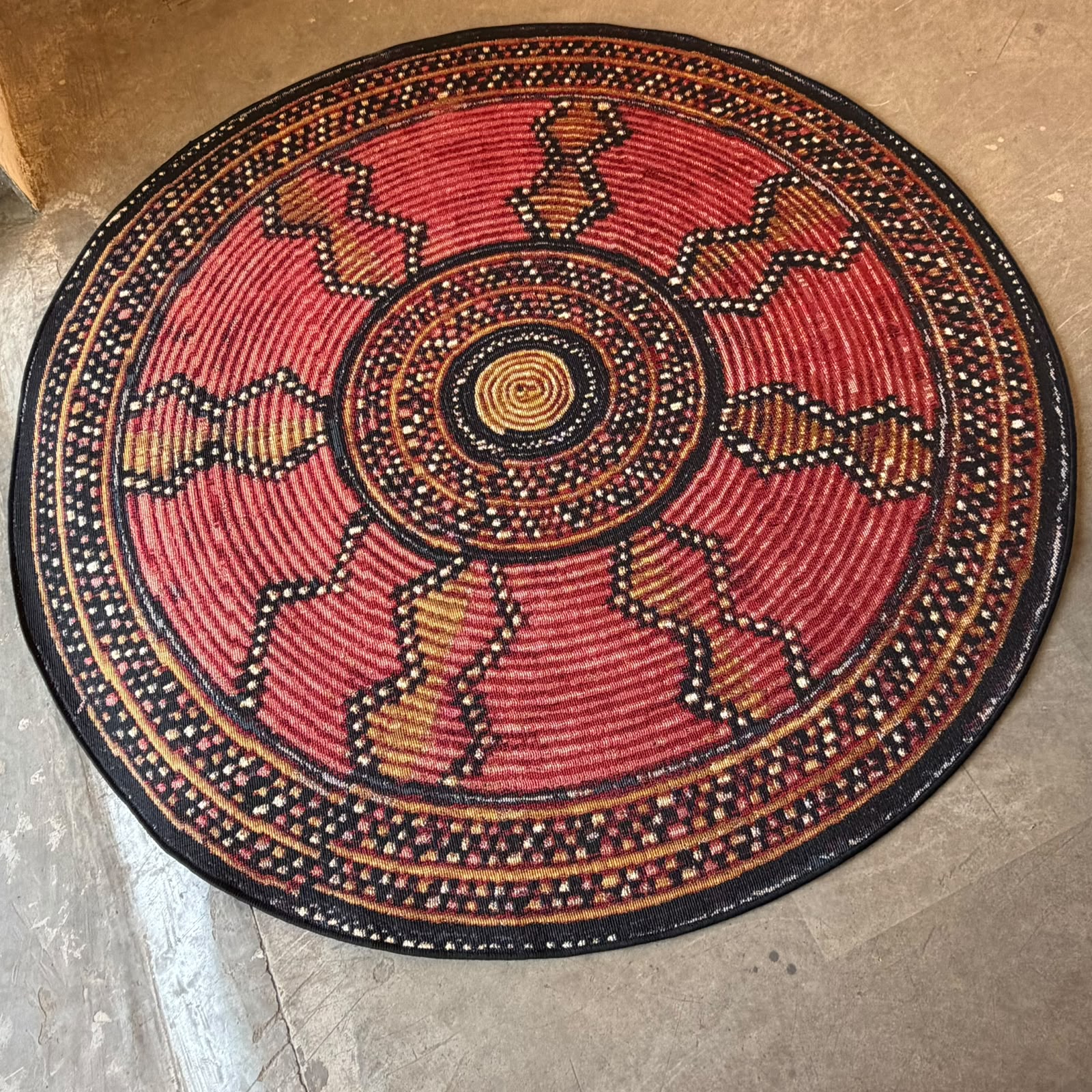 Dawood Lifestyle & Gadgets ke Oriental Weavers Isla Round Tribal Geometric Flat Weave Rug with circular medallion design for indoor and outdoor use KBORIE202.