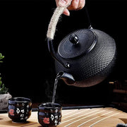 900 ml Japanese style black cast iron teapot with stainless steel infuser and enamel coated interior for loose leaf tea and teabags.