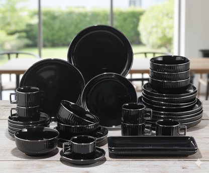 Elegant European porcelain 32pcs dinner set with plates, bowls, mugs, and platters for modern dining table setup