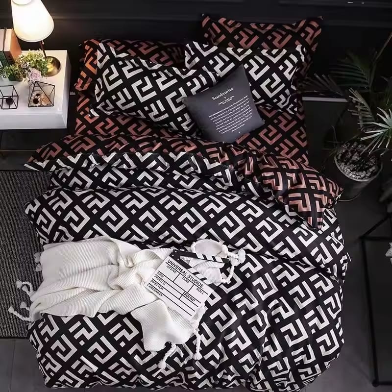 Cotton Microfibre Duvet Cover Set with 1 Bedsheet and 4 Pillowcases