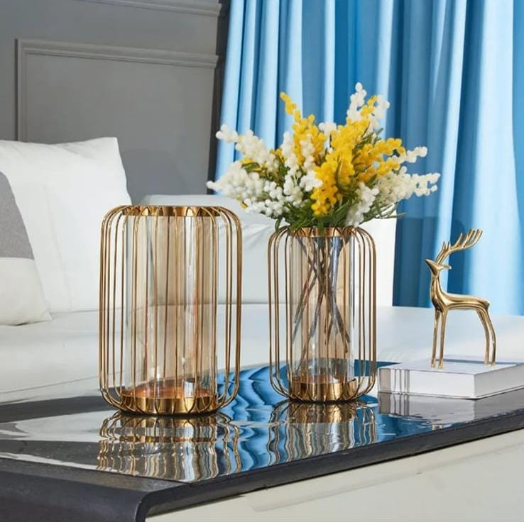 Nordic modern luxury glass flower vase, elegant decorative vase for flowers or tabletop display.