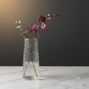 Glass flower vase with gold rim, 19.5 cm high, for fresh and artificial flower arrangements.