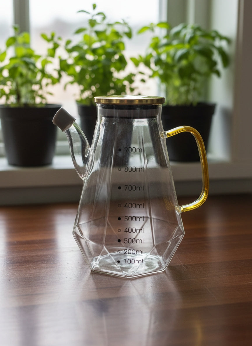 Diamond shape borosilicate glass oil jar with 900ml capacity.