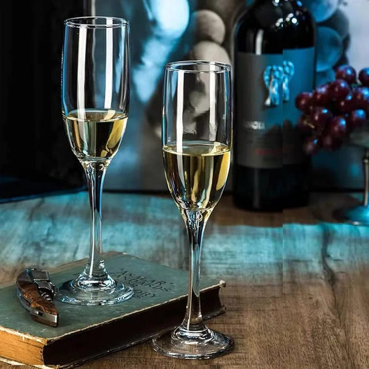 Heavy duty clear pilsner glass 18cm tall, large beer glass for serving cold drinks.