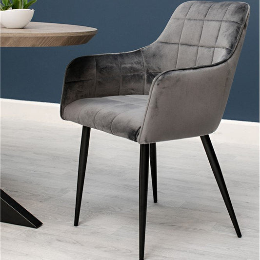 Modern dining chair with comfortable seat and sturdy frame for dining room and kitchen use. 🪑✨