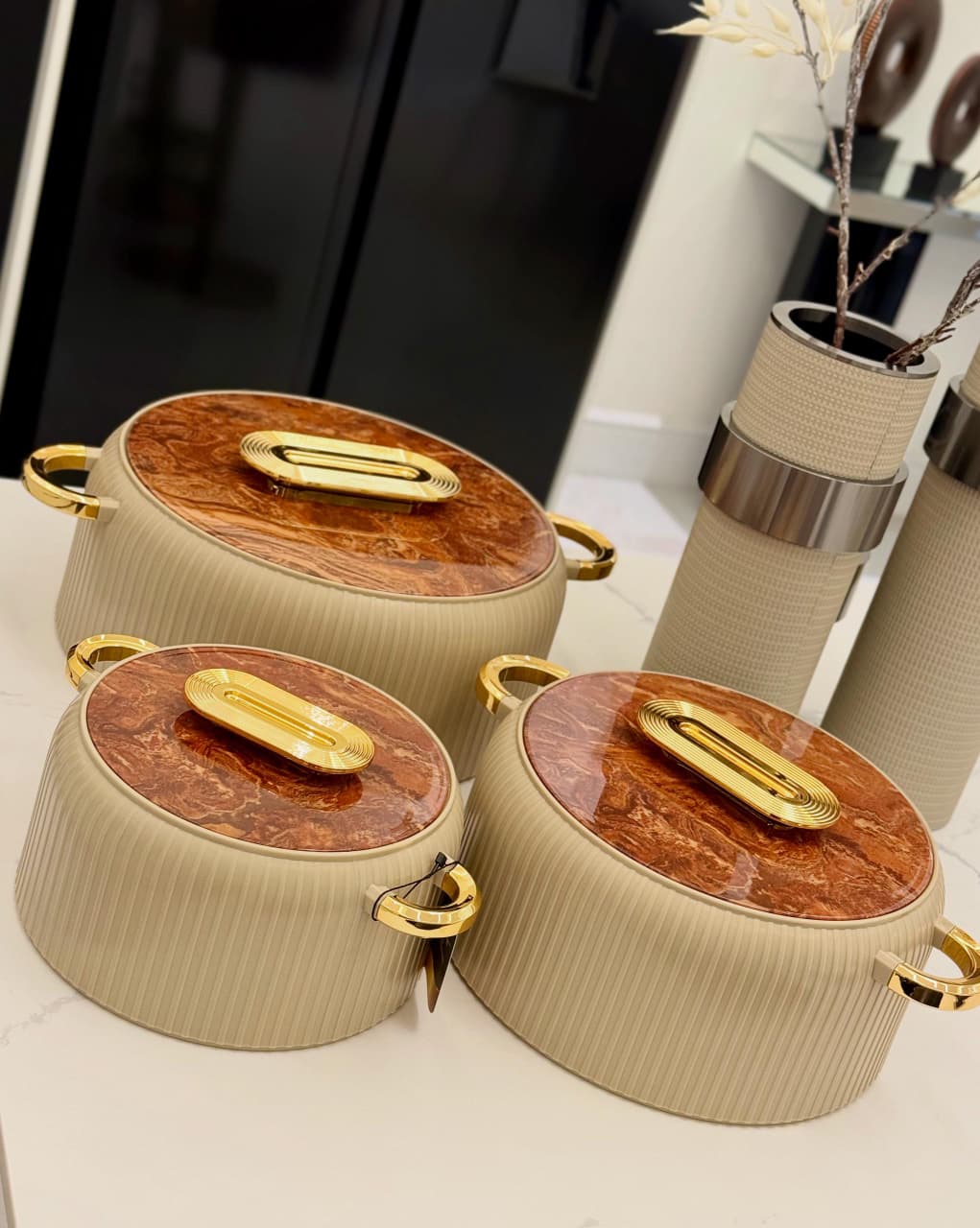 Insulated food warmer casserole set with large capacity bowls