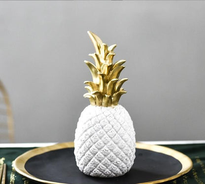 Small 7.5cm pineapple home décor in black or white
